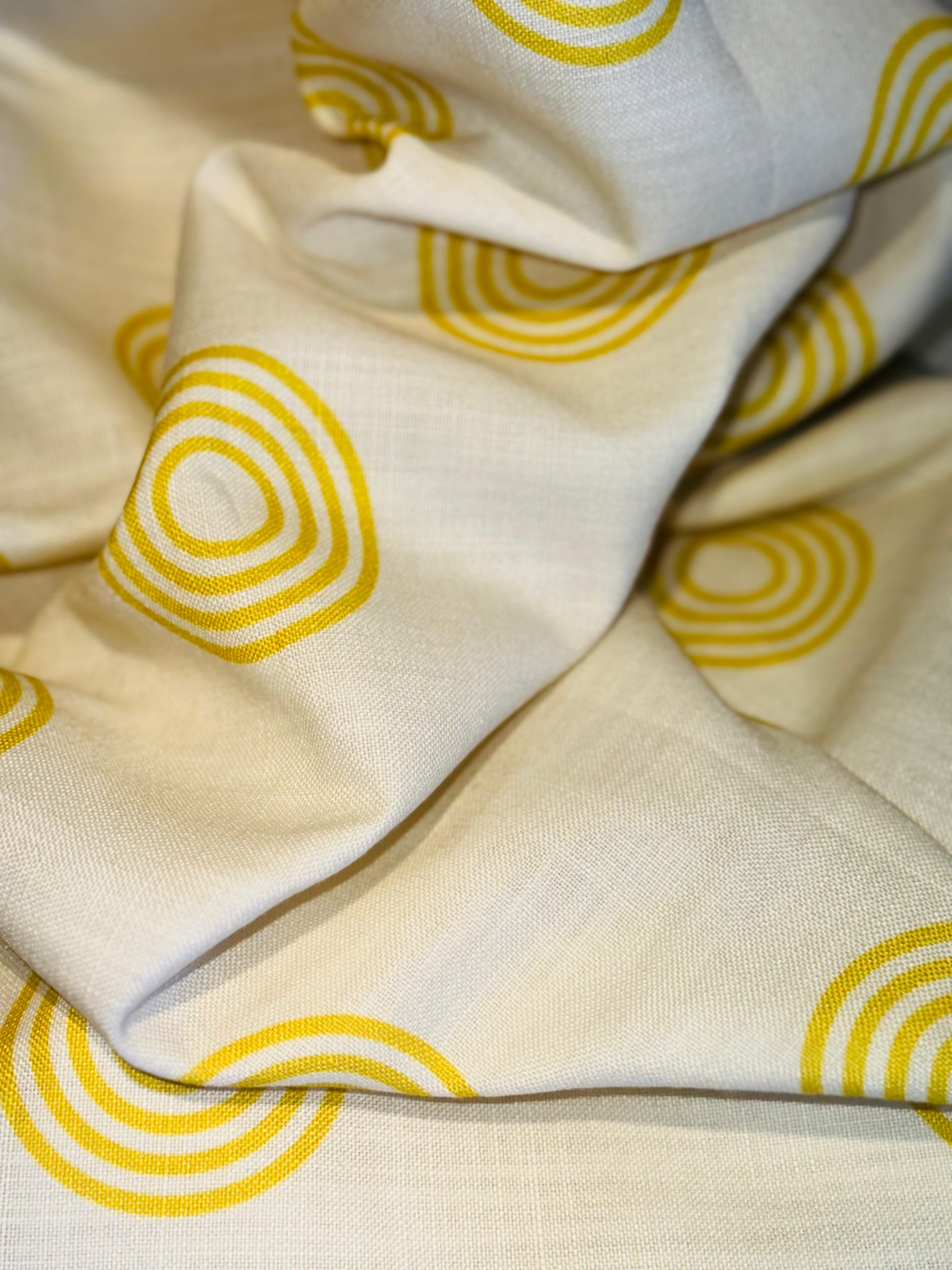 Circulos Monochrome Yellow