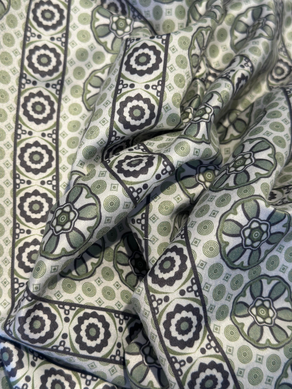 Flores Monochrome Green