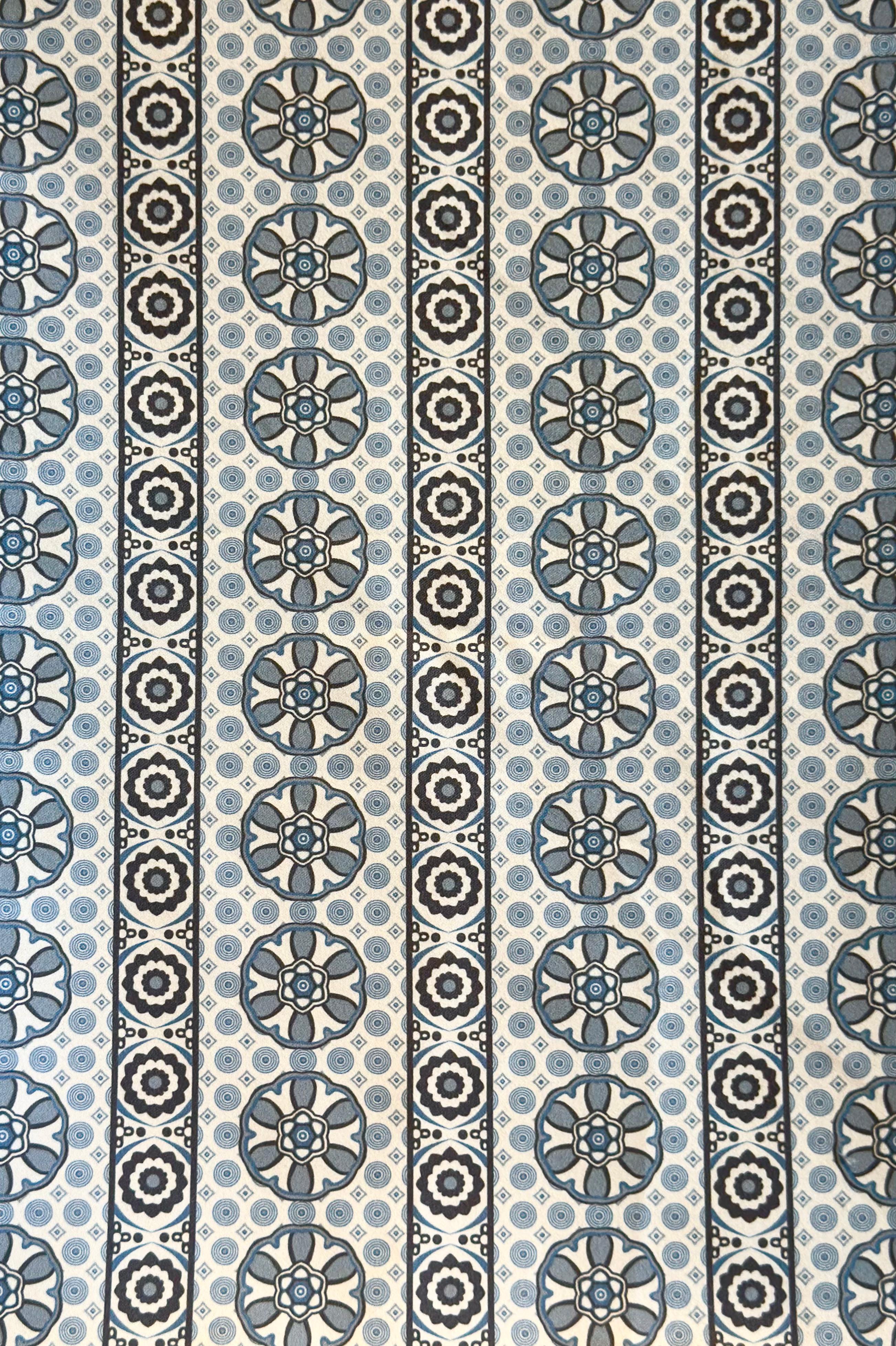 Flores Monochrome Blue