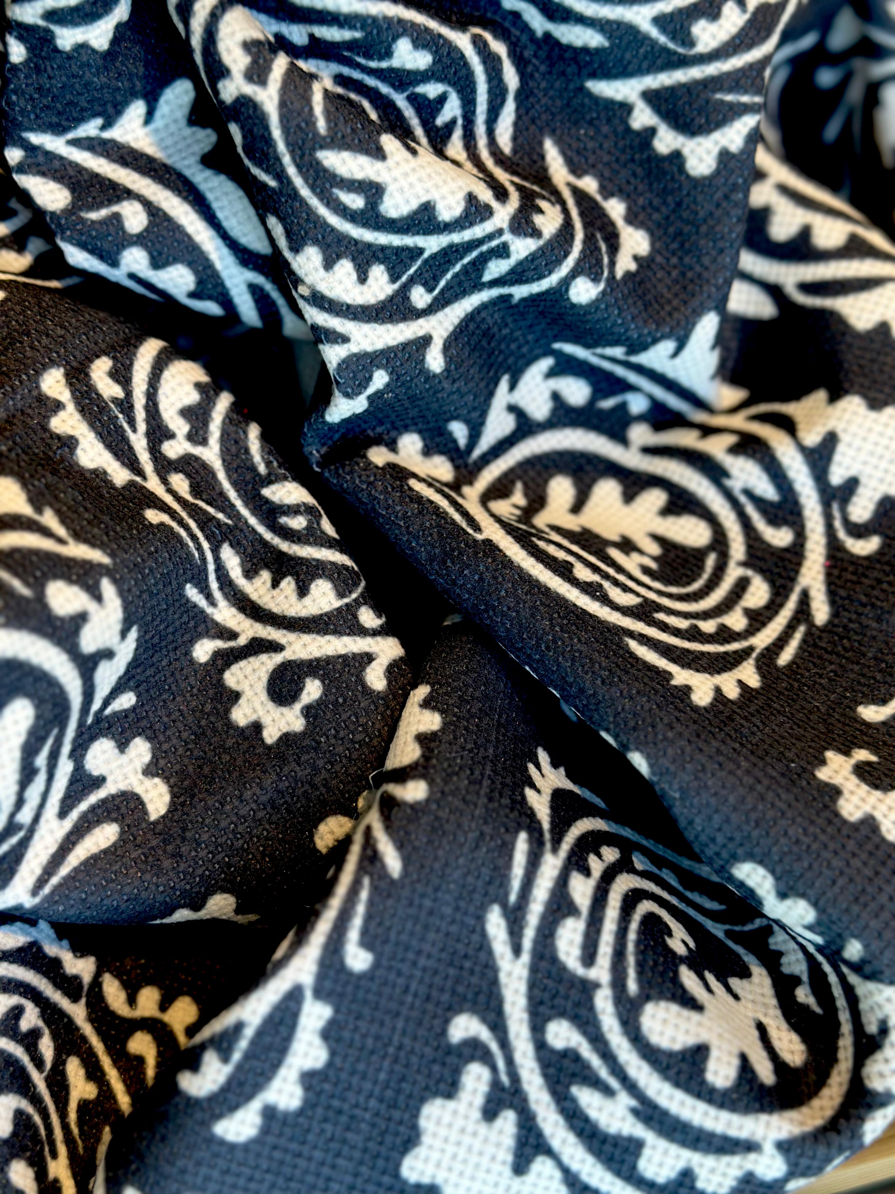 Petals Black and White