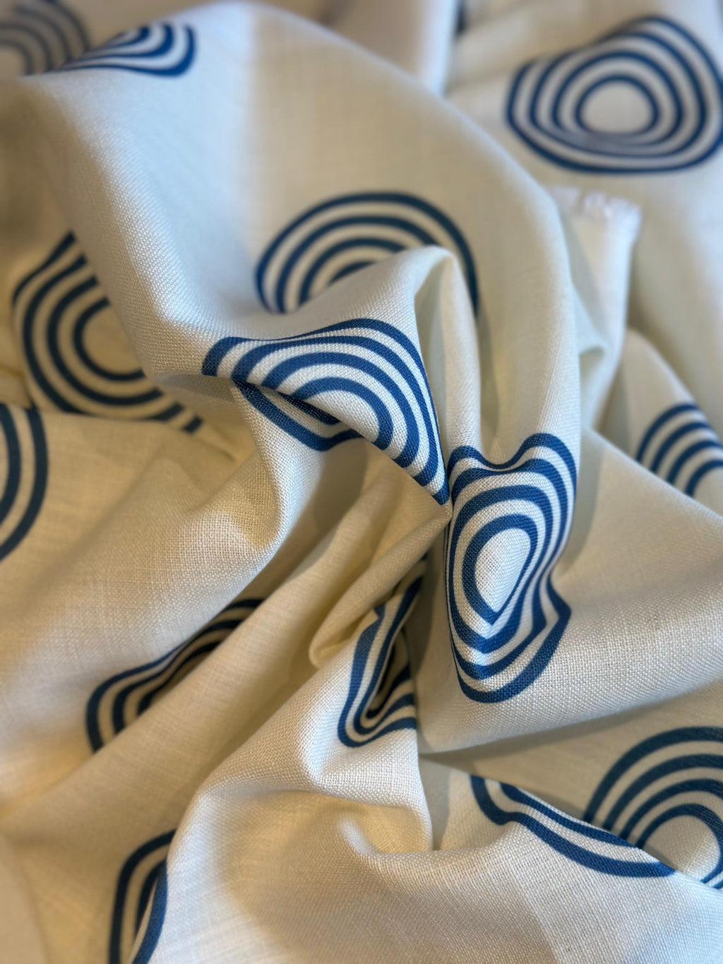 Circulos Monochrome Blue