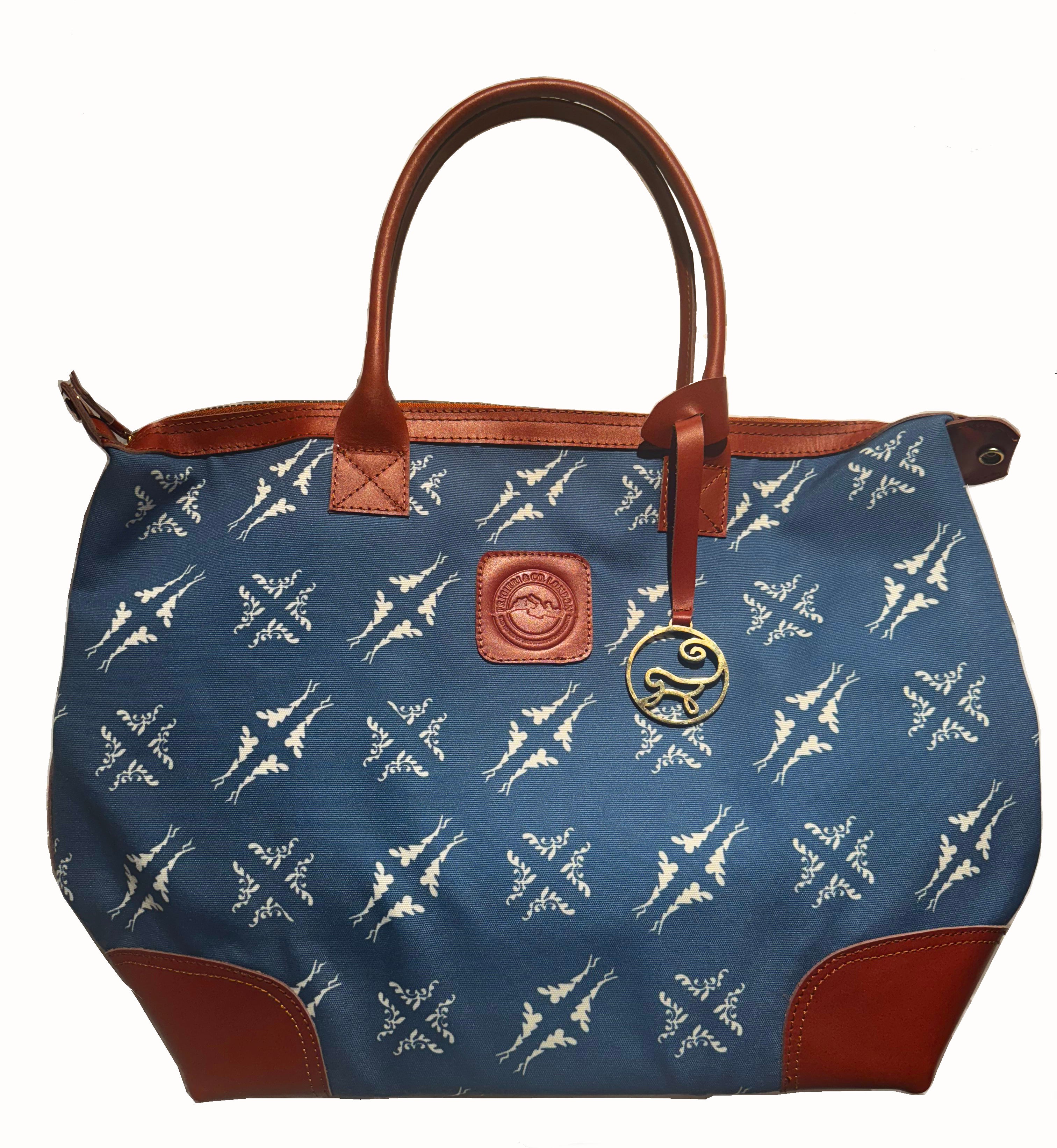 Travel Bag large 45 Petals Blue