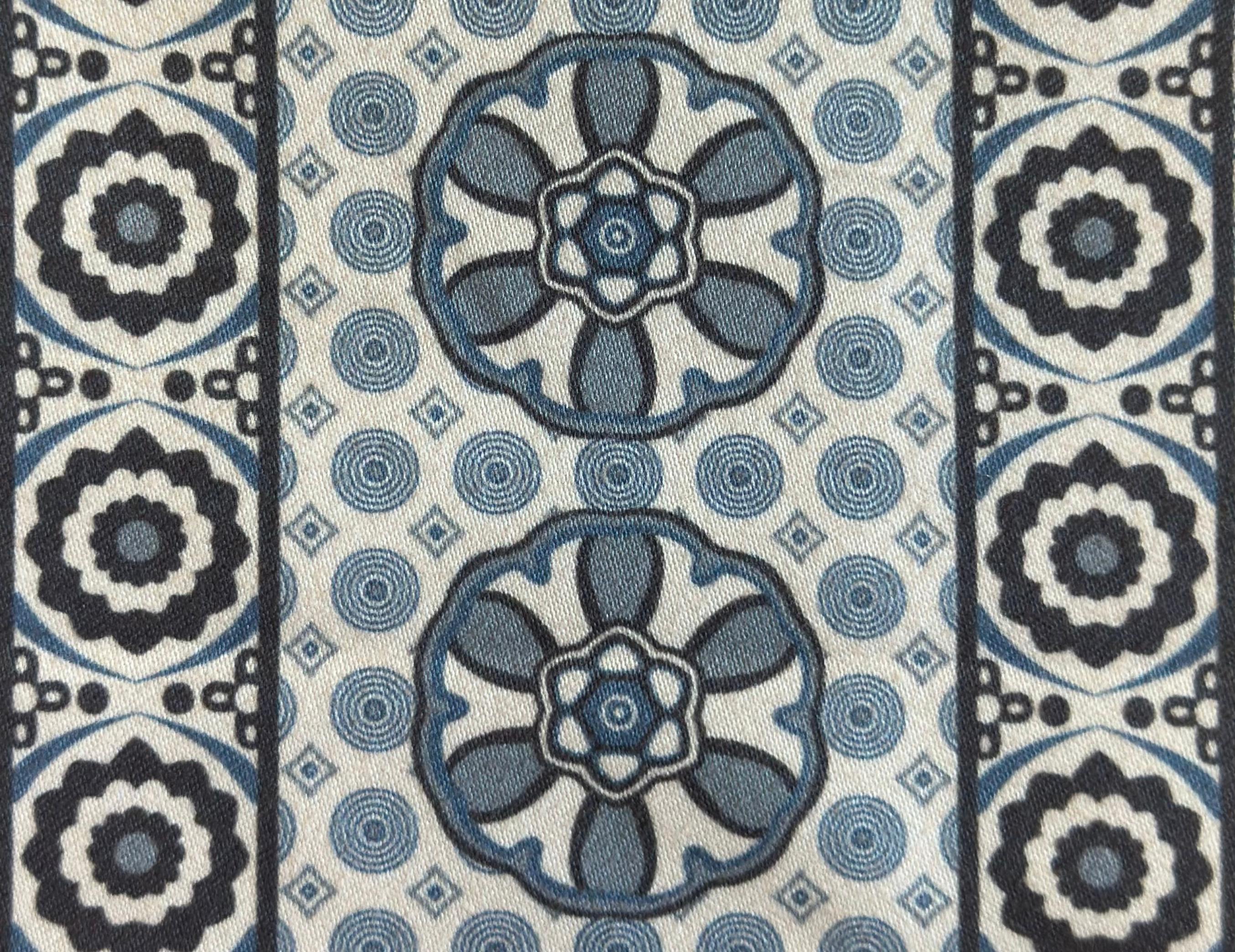 Flores Monochrome Blue