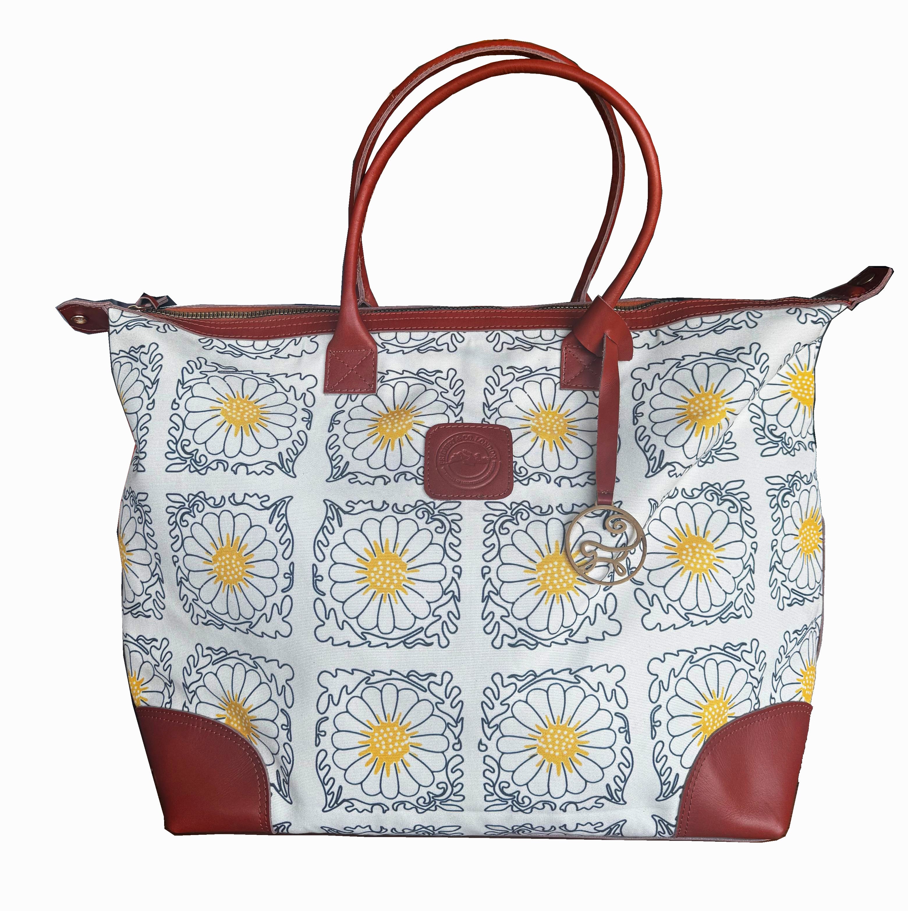 Travel Bag large Pure Flower B&W